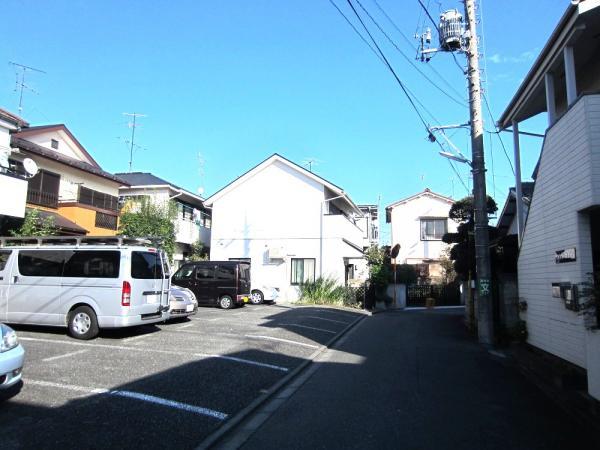 Local photos, including front road. Local front road