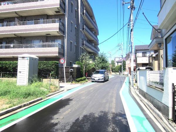 Local photos, including front road. Local front road