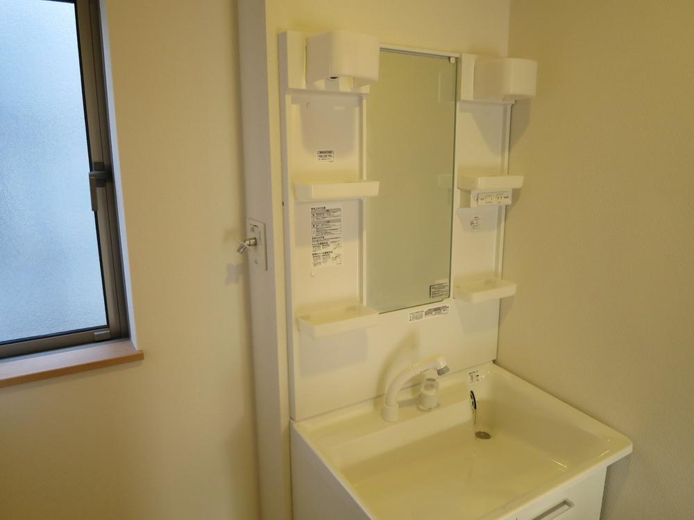 Wash basin, toilet. Indoor (10 May 2013) Shooting