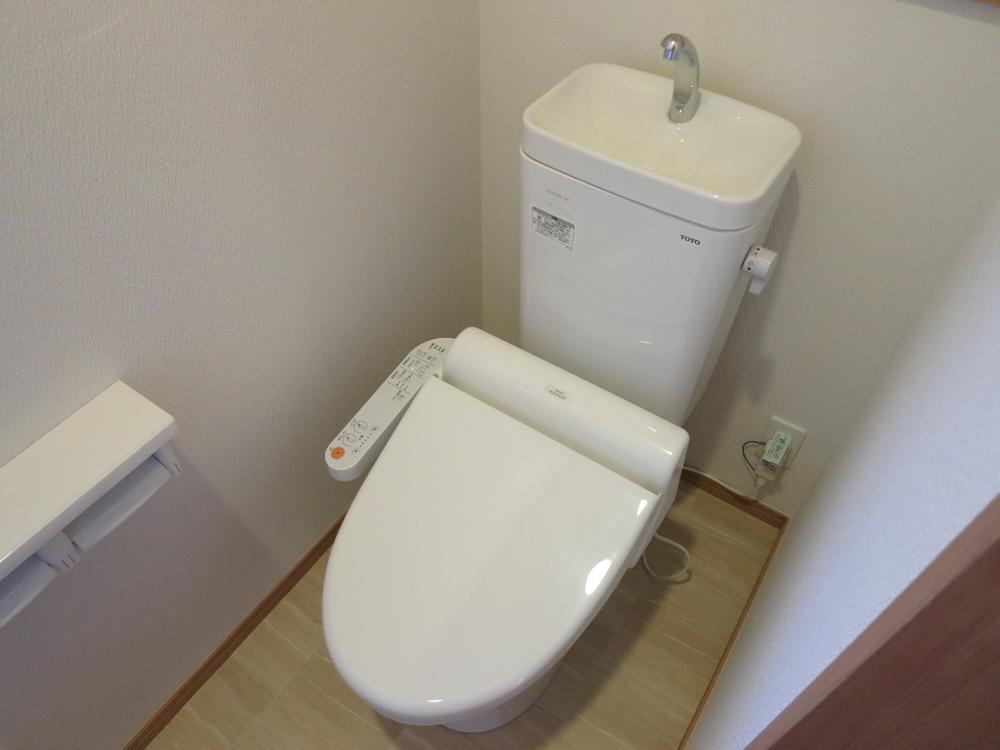 Toilet. Indoor (10 May 2013) Shooting