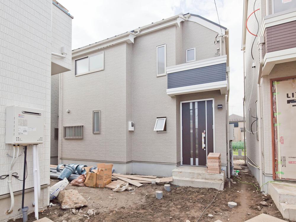 Local appearance photo. Local (10 May 2013) Shooting