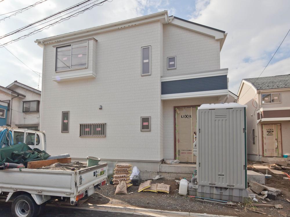 Local appearance photo. Local (11 May 2013) Shooting