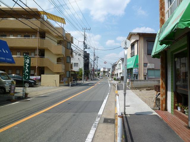 Local photos, including front road. Front road (2013 August 31 shooting)