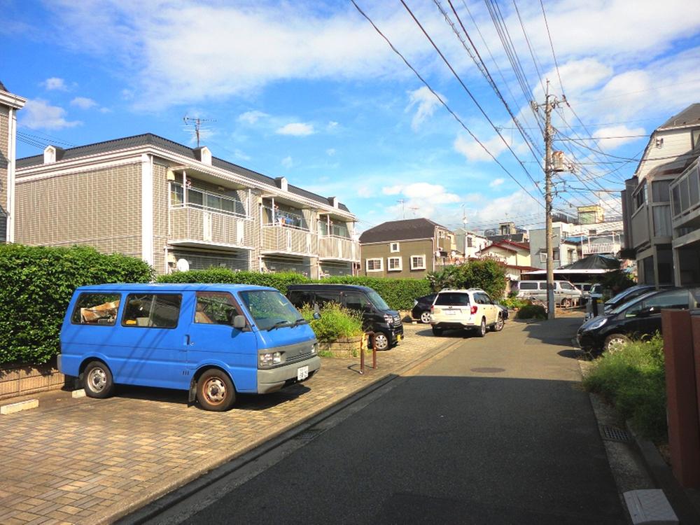 Local photos, including front road. Local (10 May 2013) Shooting