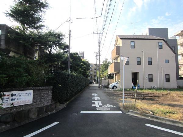 Local photos, including front road. Local front road