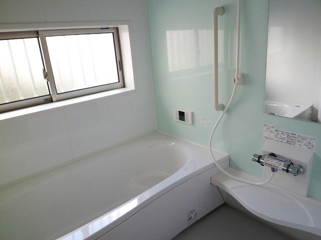 Bathroom. Same specifications (I Building) Bathroom