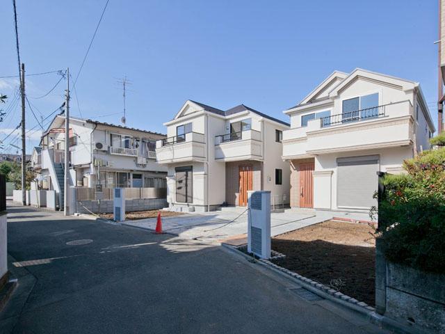 Local photos, including front road. Local (11 May 2013) Shooting