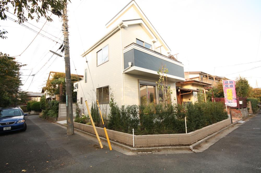 Local appearance photo. Local (11 May 2013) Shooting