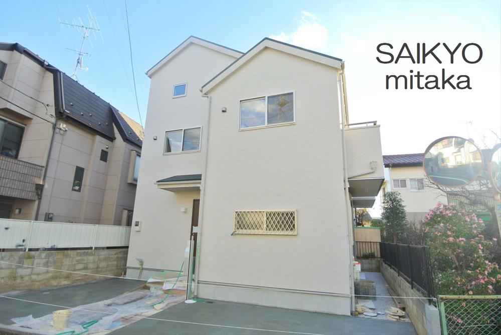 Local appearance photo. Selling local