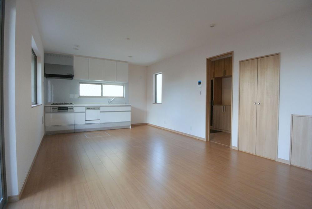 Living. Selling local