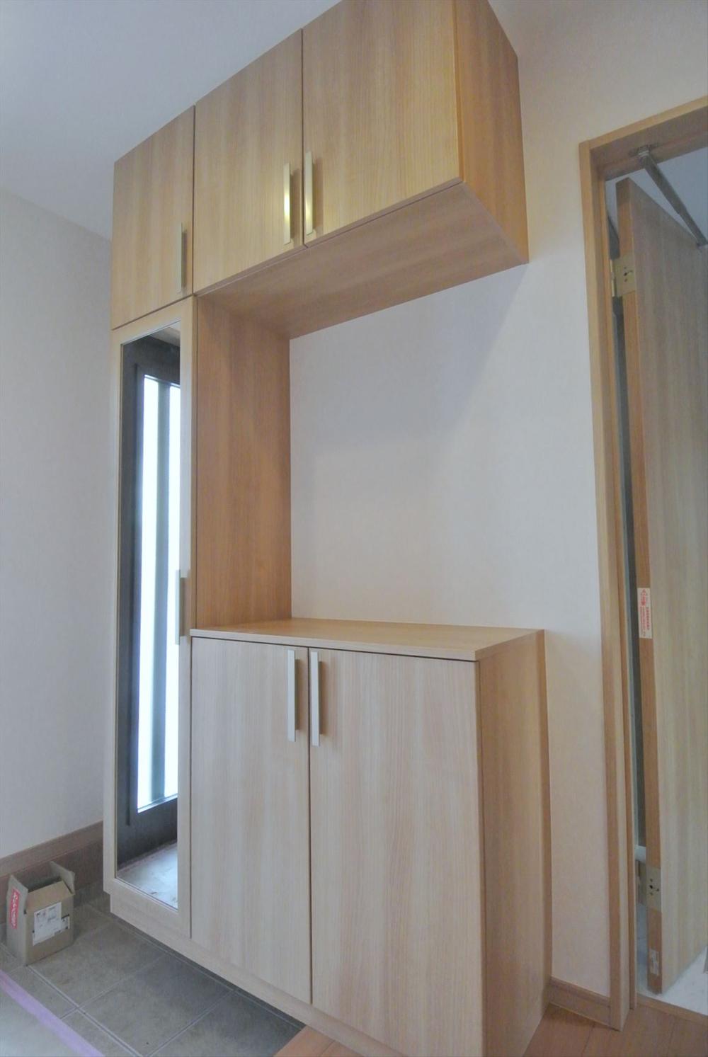 Entrance. Selling local