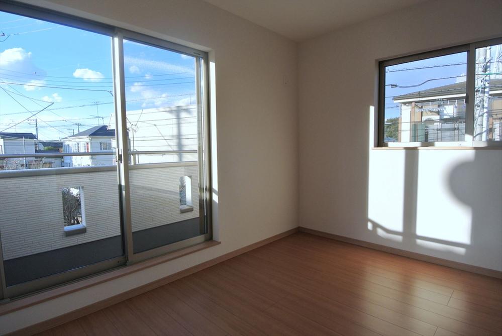 Non-living room. Selling local