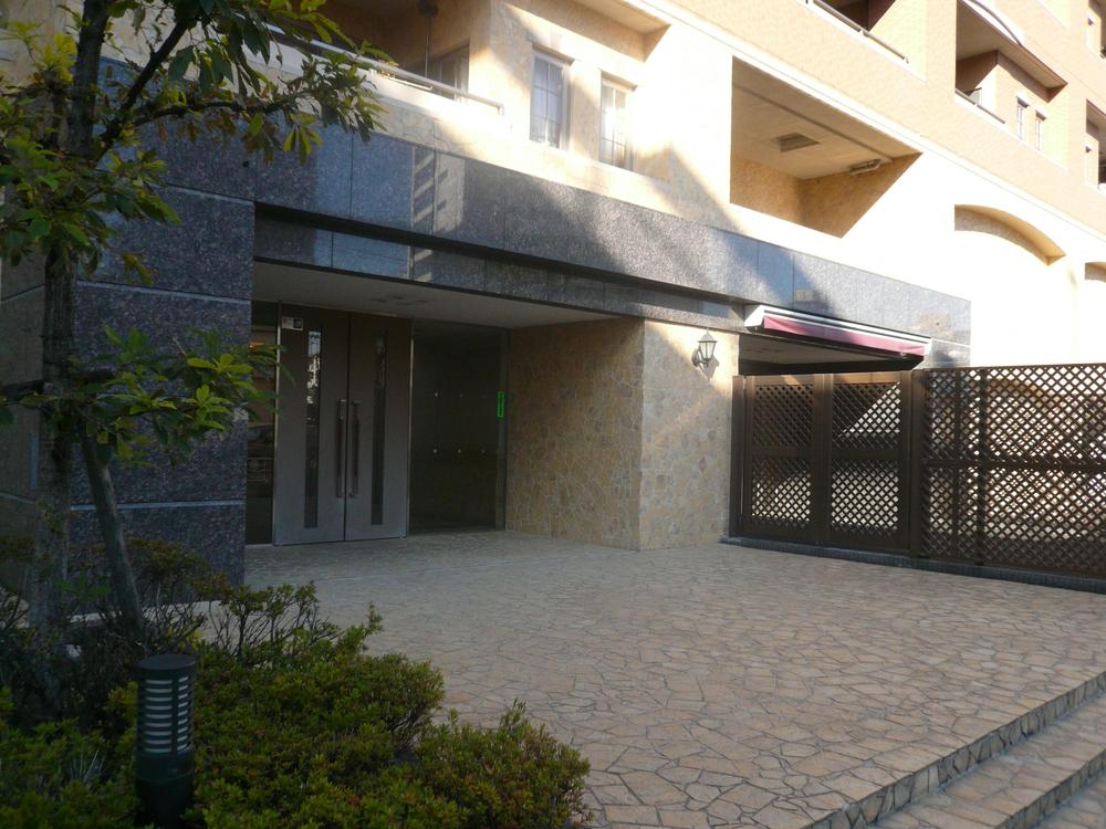 Entrance. Common areas