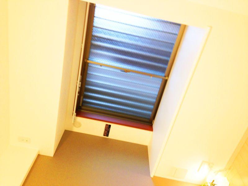 Non-living room. bay window