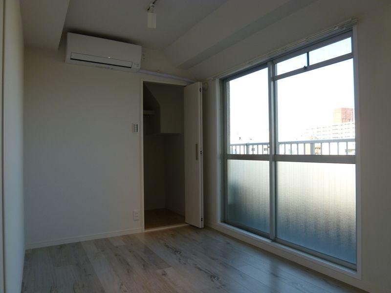 Non-living room. Western-style 6.3 Pledge window of the bedroom