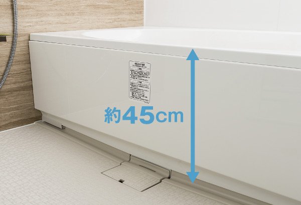 Bathing-wash room.  [Low-floor type unit bus] Set to about 45cm a straddle height of the tub. It was also considered for those children and your elderly.