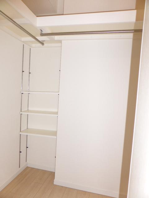 Receipt. Walk-in closet