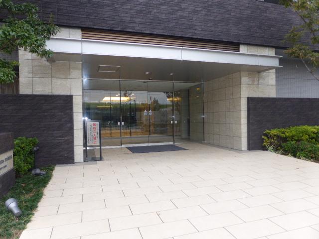 Entrance. Common areas