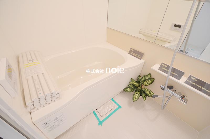 Bathroom. ~ In fact, please check ~  ◆ Bathroom with ventilation dryer.  ◆ With reheating function.