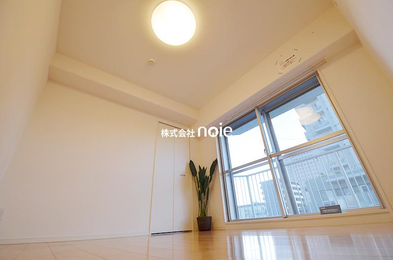 Non-living room. ~ In fact, please check ~