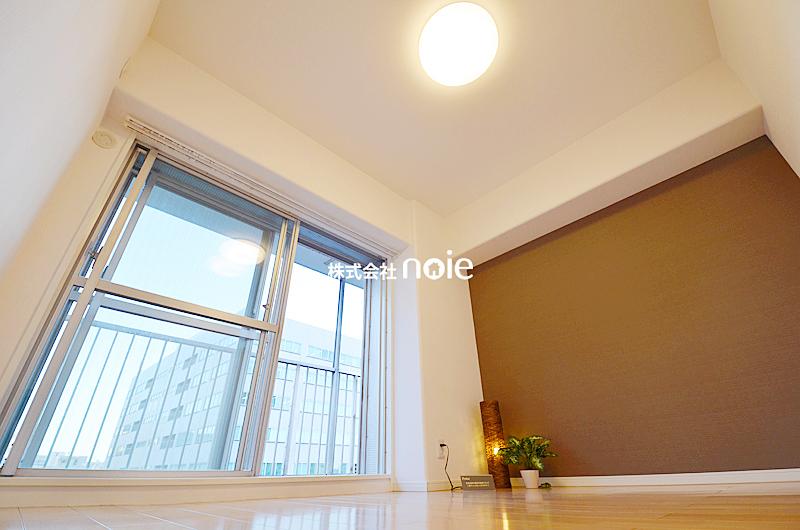 Non-living room. ~ In fact, please check ~