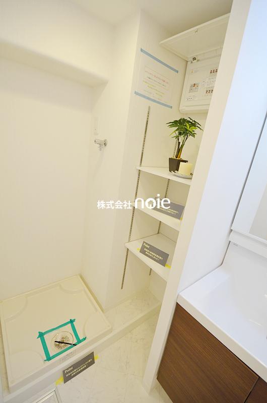 Wash basin, toilet. ~ In fact, please check ~