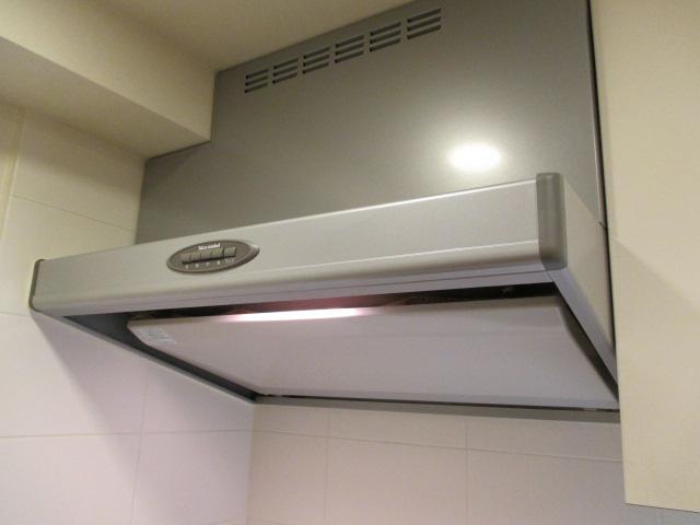 Kitchen. Equipped with excellent rectification Backed ventilation fan in the intake is in the kitchen.