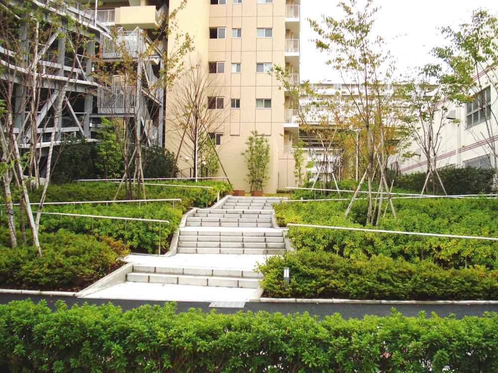 Local appearance photo. The property on-site Blossom Court