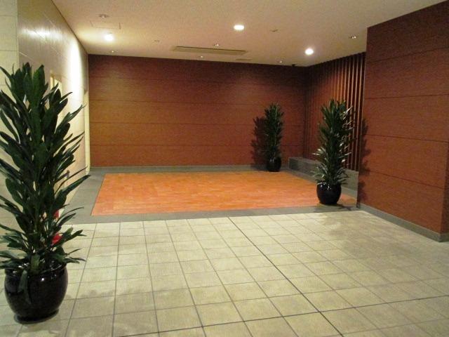 lobby. State of the internal entrance