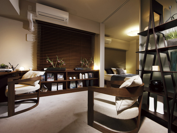 Living.  [DEN] Private space that their time is Moteru.