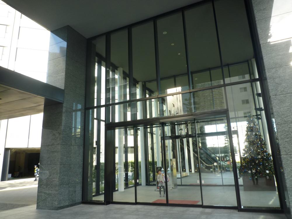 Entrance. Common areas