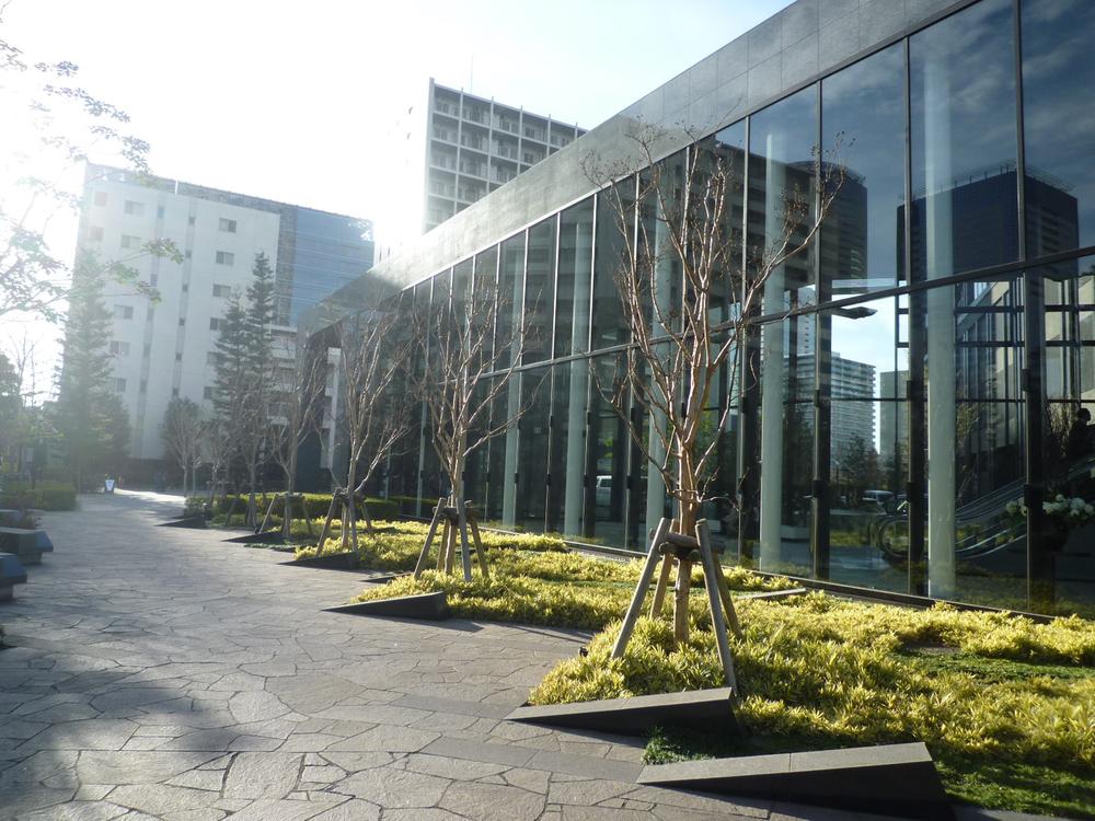 Entrance. Common areas