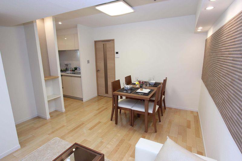 Living. LDK10.6 Pledge, Making leisurely calm atmosphere has been firmly sophisticated.