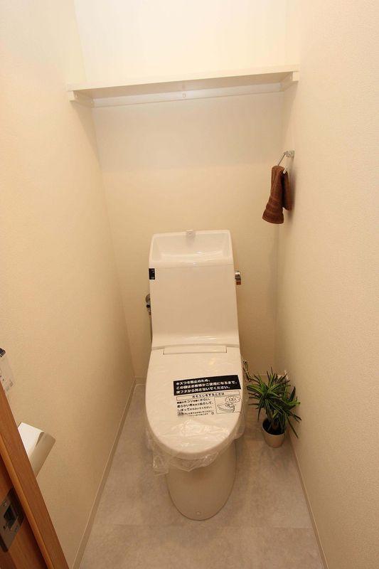 Toilet. Toilet is of course with the standard with a bidet.