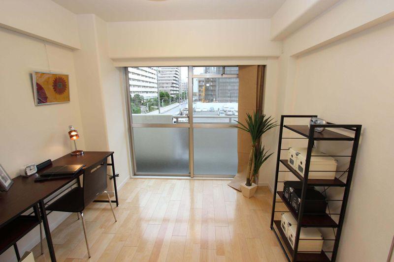 Non-living room. Western-style 6.0 Pledge is a room that boasts the optimum storage and breadth to the den or hobby dedicated room.