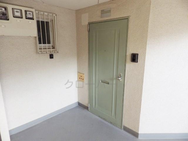 Other common areas. Sharing unit Entrance