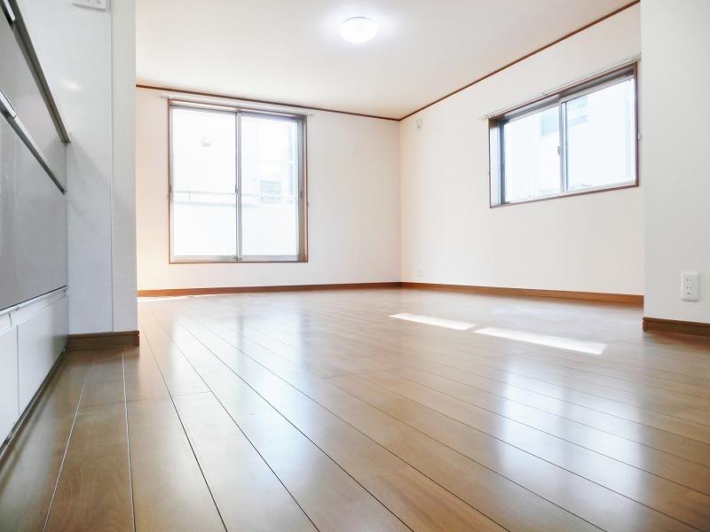 Living. 6 Building Living