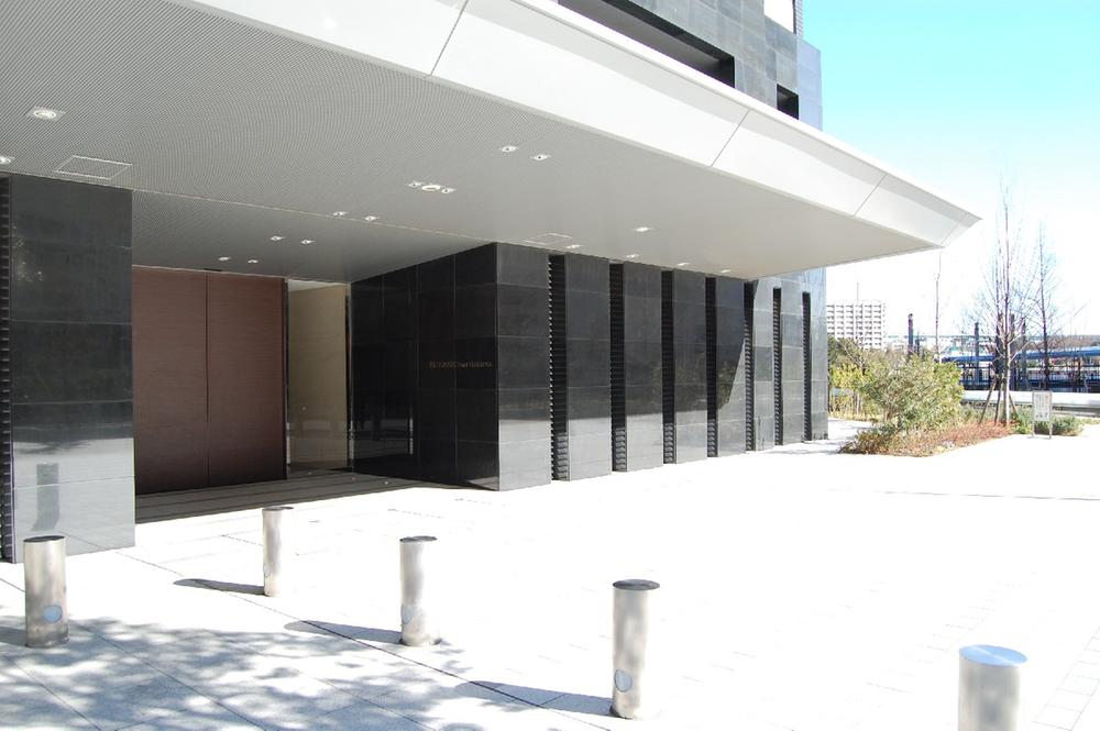 Entrance. Common areas