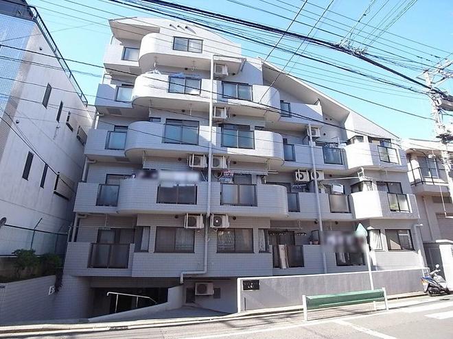 Local appearance photo. This modern appearance of tiled