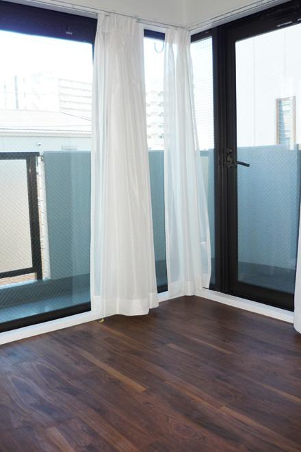 Other. Corner portion also has become a window