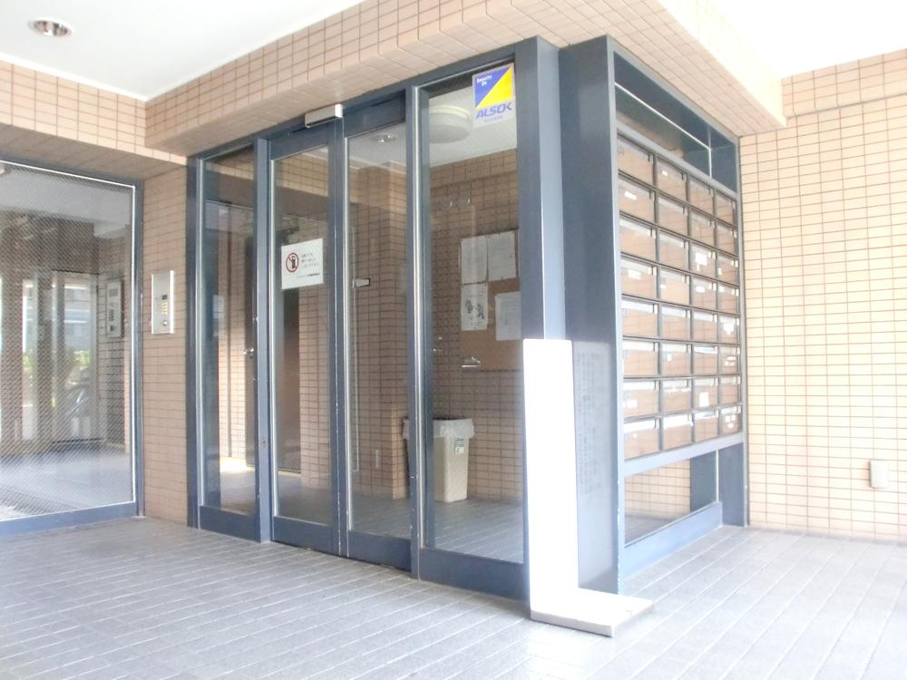 Entrance. Common areas