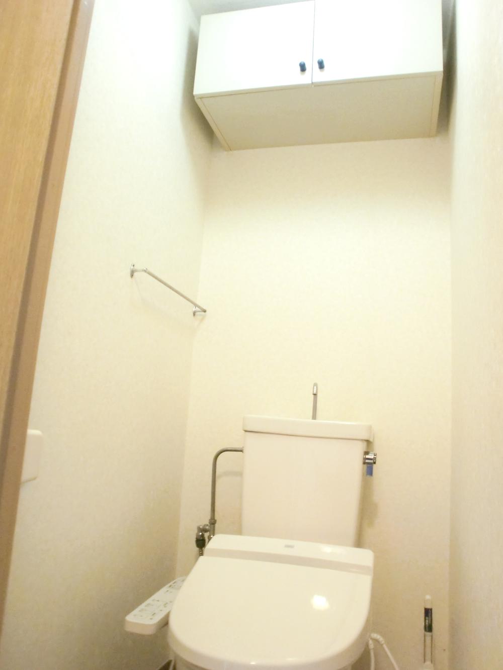 Toilet. Indoor (11 May 2013) Shooting