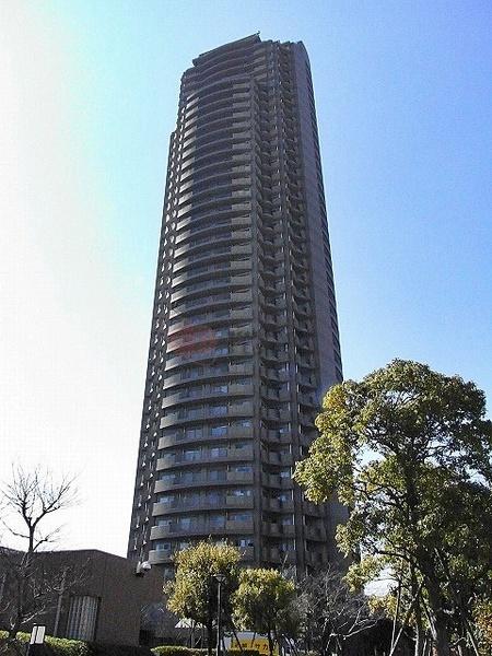 Local appearance photo. All 470 units of the twin tower apartment