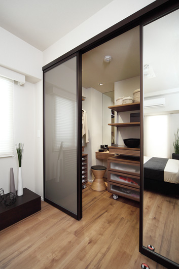 Interior.  [Walk-in closet] Western-style (1) as a main bedroom, Nestled a walk-in closet of a large capacity.