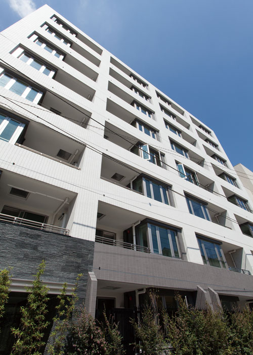 Shared facilities.  [Monzennakacho ・ Exterior design that succeed to the temperament of Fuyuki] Town called "Fuyuki" is, Natural and human ・ It has continued to defend with all your deep affection the city. Piecing the temperament, Exterior design is in harmony with the streets taking advantage of the color of the various planting and earth. (Exterior photos)