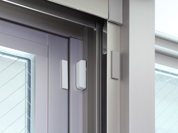 Security.  [Security sensors] To the entrance door and the plane lattice without all of the windows (except FIX window, etc. part) has established the magnet type of security sensors in the standard.