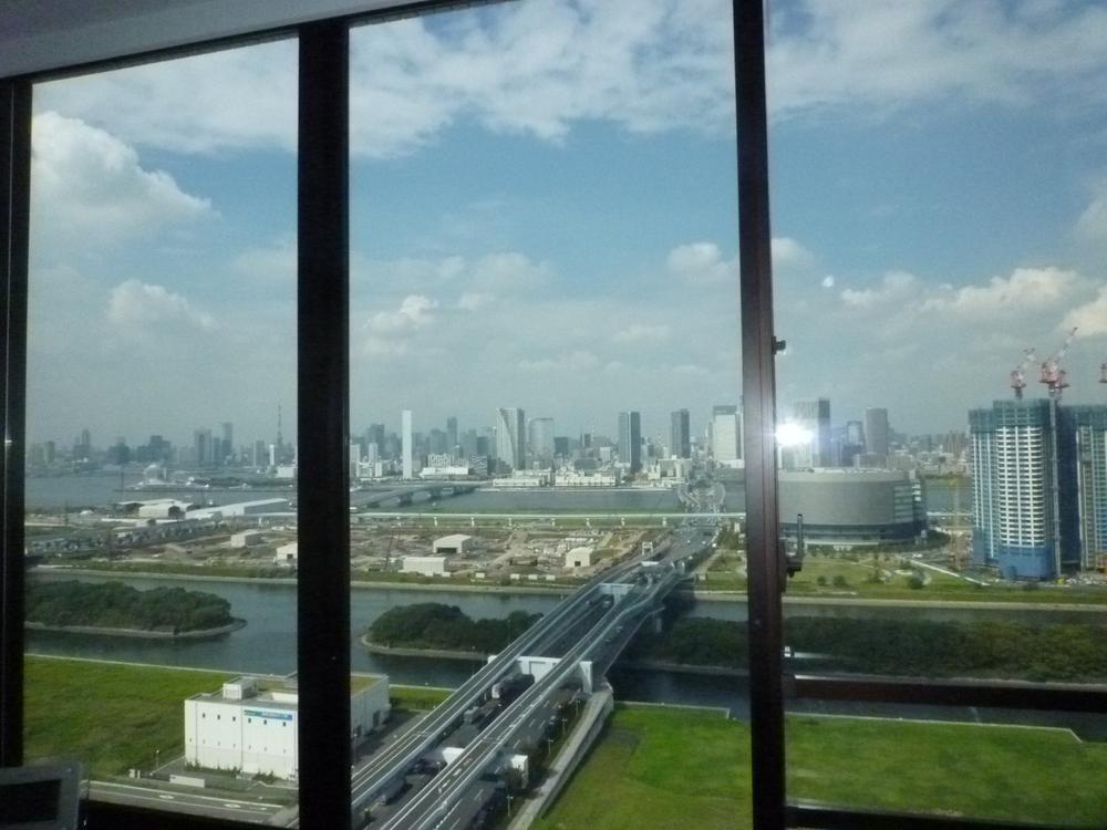 View photos from the dwelling unit. View from the site (October 2013) Shooting