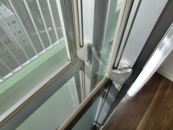 Other introspection. Double sash adopted to reduce the noise