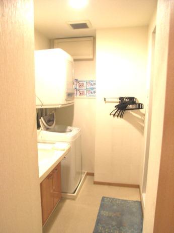 Wash basin, toilet. Indoor (10 May 2013) Shooting