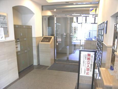 Entrance. Common areas